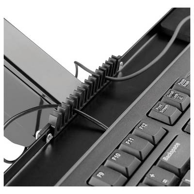 Kabelmanagementsystem an einem Schreibtisch: Kabel werden in einem Kabelorganisator geführt, um Ordnung zu schaffen.