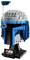 LEGO-Modell eines Helms, inspiriert von 'Star Wars', auf einem Ständer mit Schild 'Jango Fett'. Hauptfarben sind Blau und Grau.