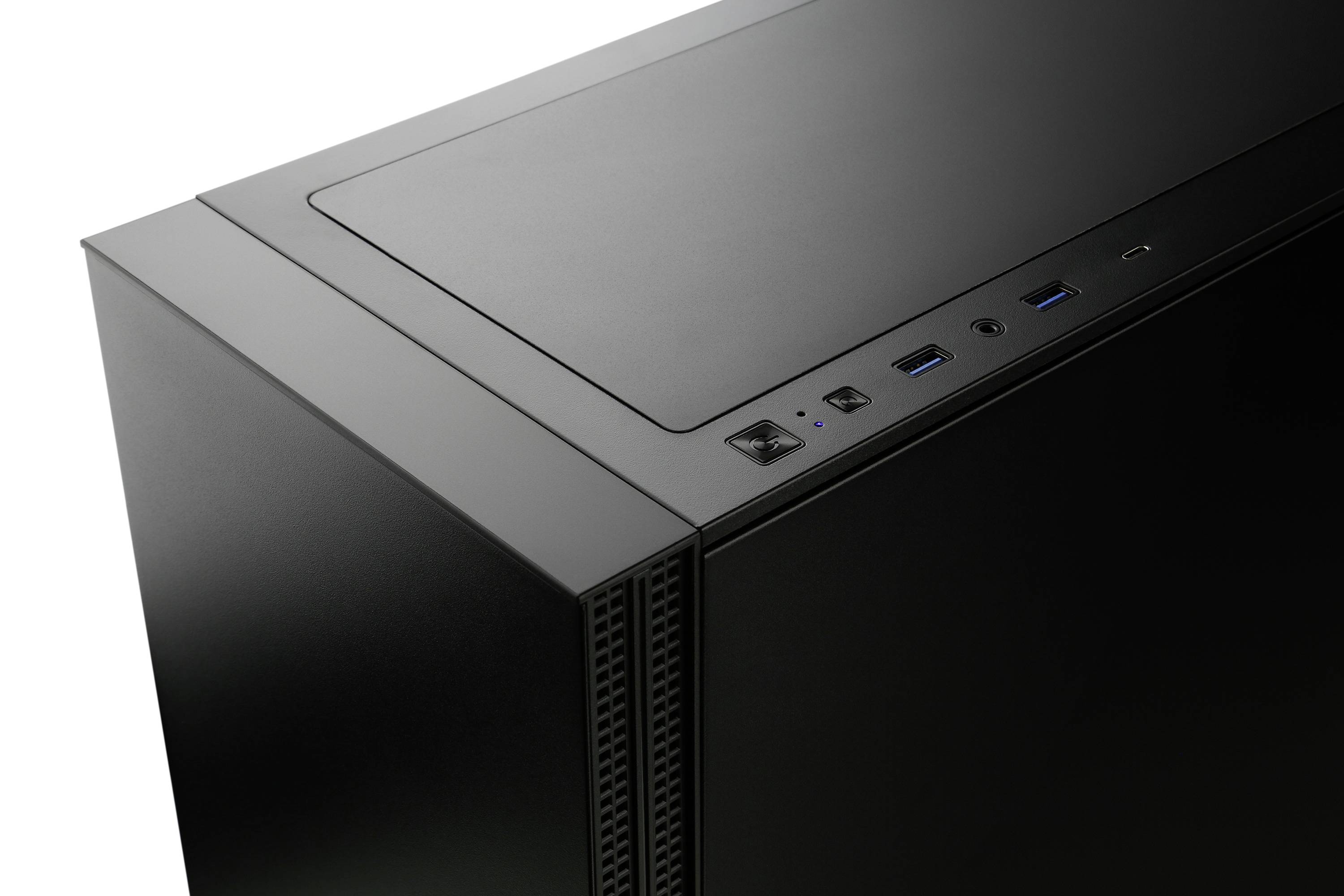 Ein schwarzes Computergehäuse mit einem Schalter, mehreren USB-Anschlüssen und einem Audiostecker oben auf dem Gehäuse.