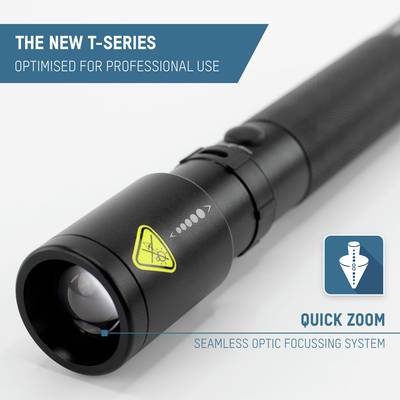 Eine schwarze Taschenlampe mit 'Seamless Optic Focusing System' und Aufschrift 'The New T-Series, Optimised for Professional Use'.