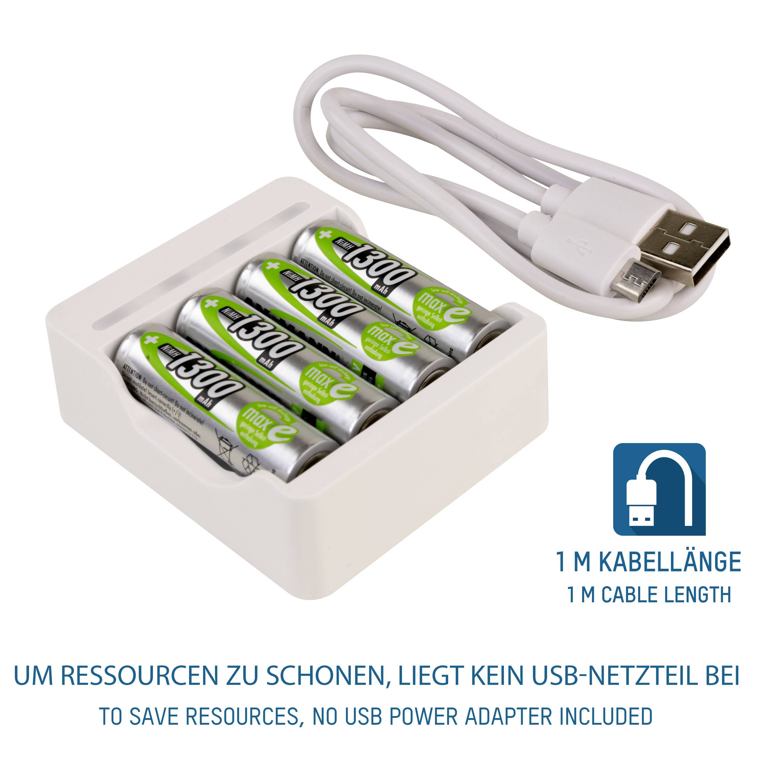 Drei AA-Akkus in einem Ladegerät mit USB-Kabel. Text: 'Um Ressourcen zu schonen, liegt kein USB-Netzteil bei.'