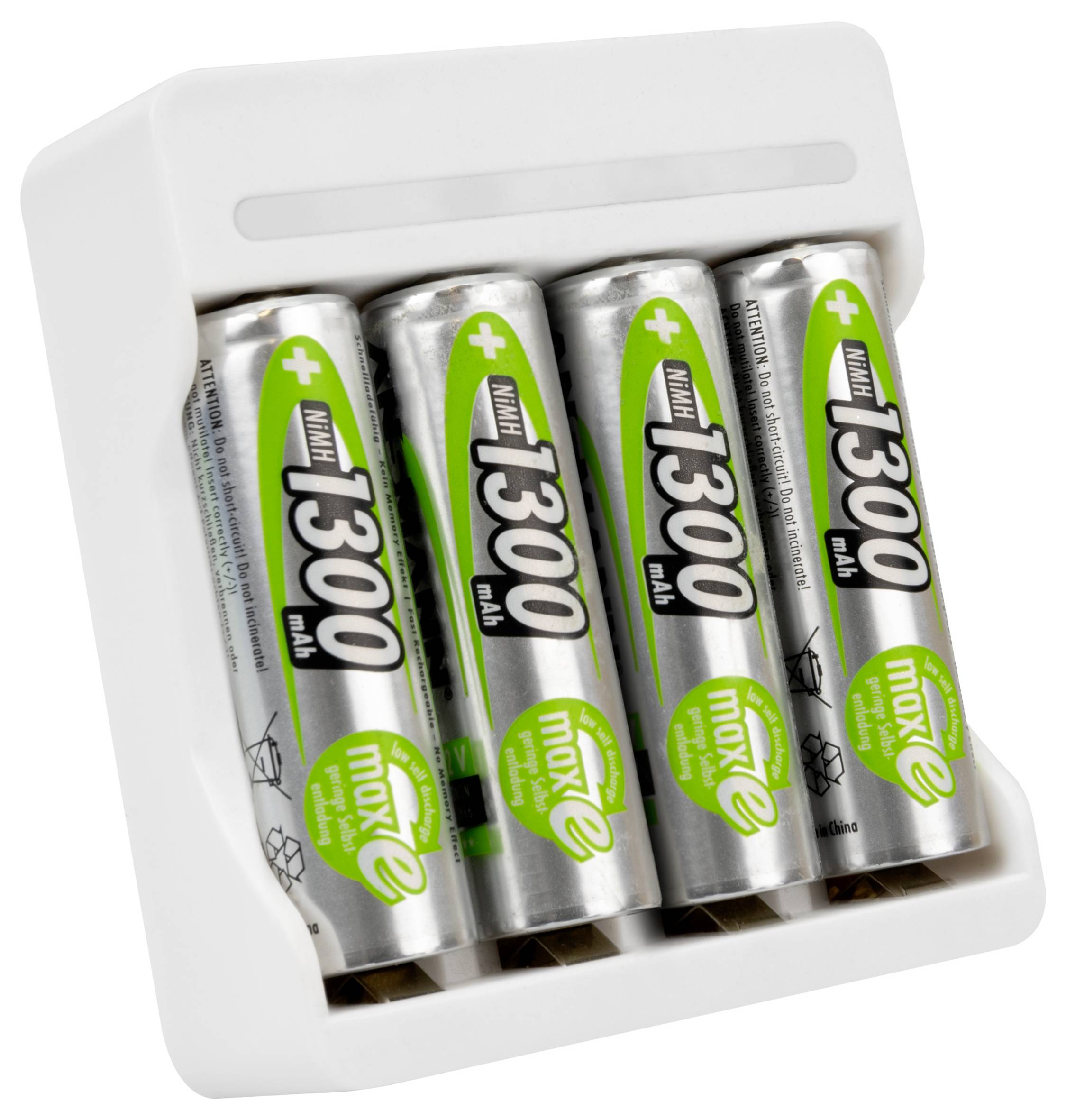 Vier wiederaufladbare 1300 mAh AA-Batterien in einem weißen Ladegerät.