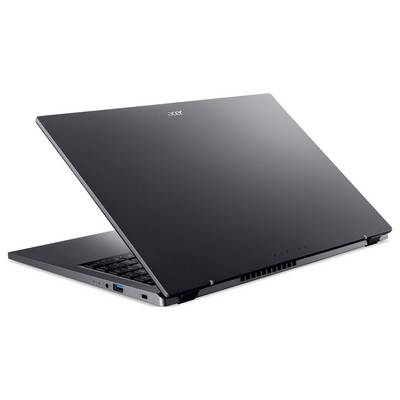 Ein schwarzer Laptop mit leicht geöffnetem Bildschirm, zeigt das Acer-Logo auf der Rückseite. Sichtbare Lüftungsschlitze und USB-Anschluss.