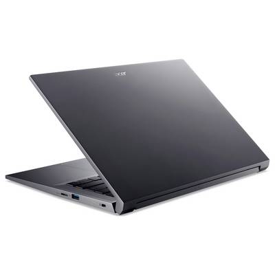 'Ein schwarzer Laptop der Marke Acer, halb geöffnet, zeigt seine schlanke Bauweise mit sichtbaren Anschlüssen an der Seite auf einem weißen Hintergrund.'