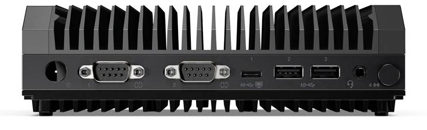 Kompakter Computer mit schwarz-geripptem Kühlkörper. Rückseite zeigt verschiedene Anschlüsse, darunter USB- und serielle Ports.