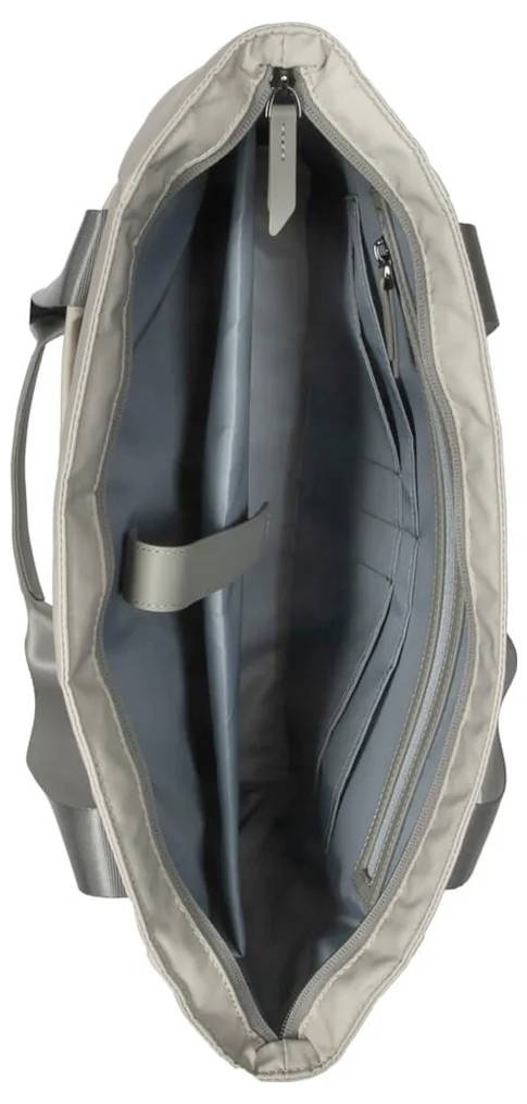 'Innenansicht einer offenen, grauen Ledertasche mit mehreren Fächern und Reißverschlüssen, geeignet für Laptops und Dokumente.'