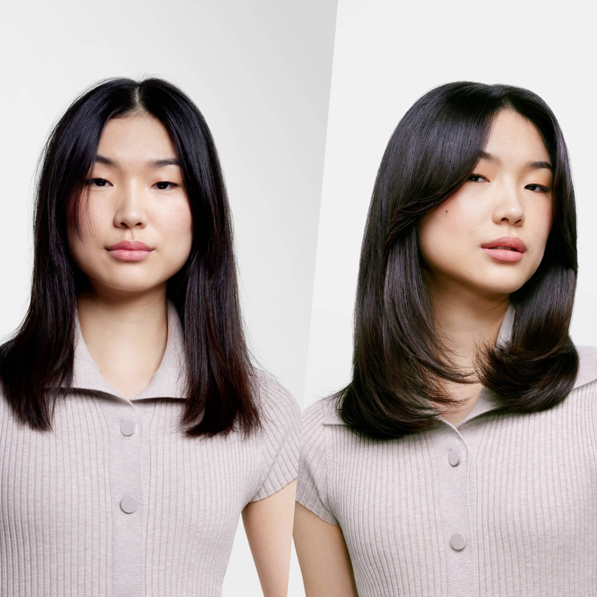 Zwei Frauen mit langen Haaren in beigen Oberteilen, stehen nebeneinander vor neutralem Hintergrund, blicken ernst in die Kamera.