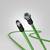Zwei grüne Industriesteckerkabel auf grauem Hintergrund. Die Stecker sind schwarz. Ein Kabel ist mit einem Stecker verbunden.