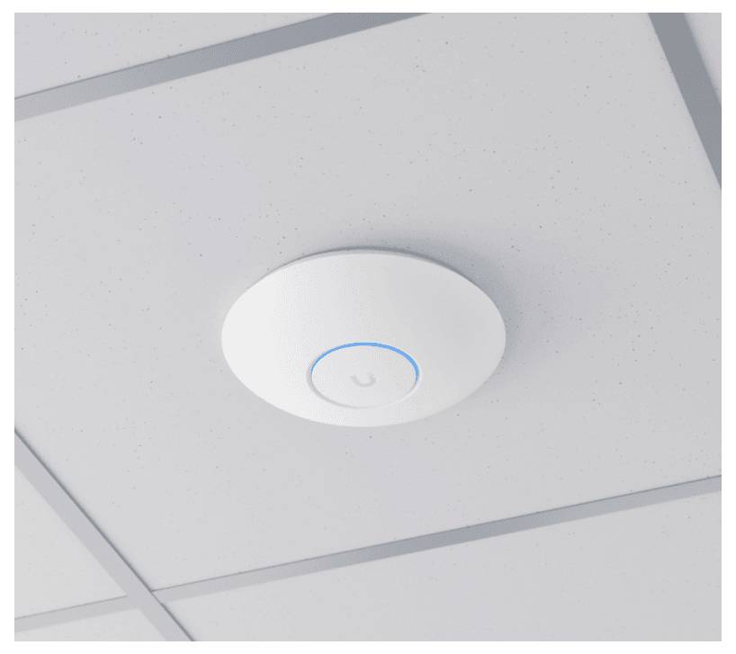 Ein weißer WLAN-Router an einer grauen Decke, mit einem leuchtend blauen Ring, signalisiert aktive Verbindung.