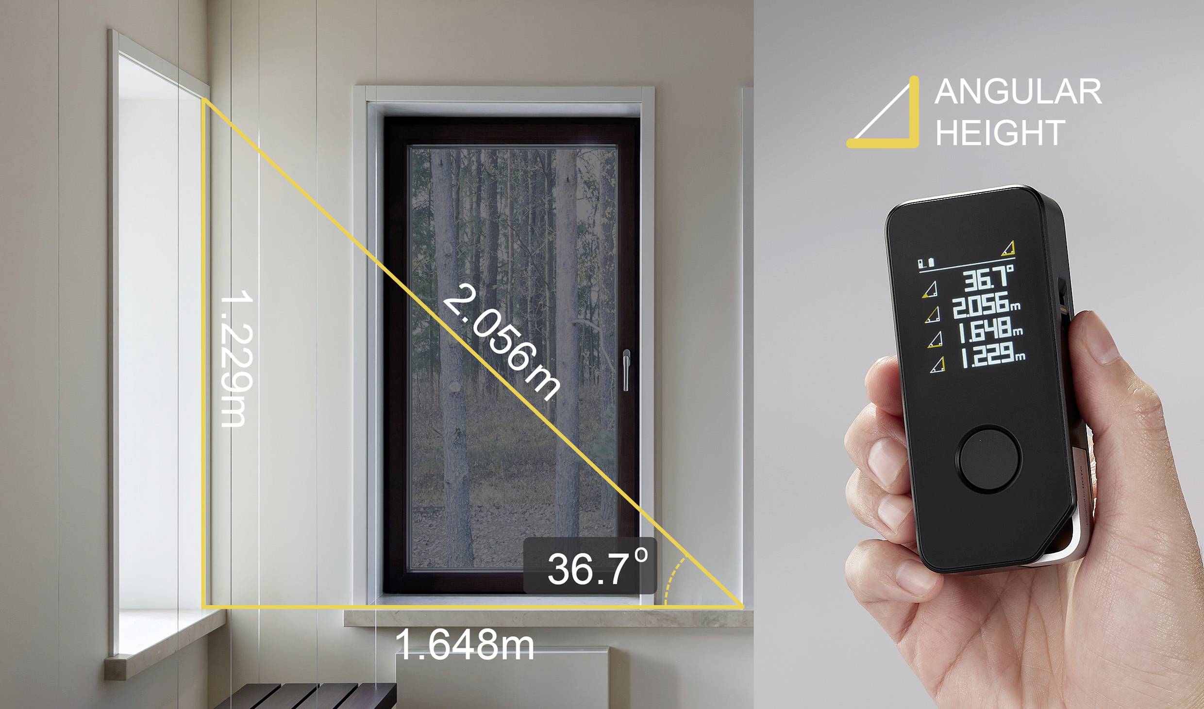 Eine Hand hält ein elektronisches Messgerät vor einem Fenster. Es zeigt Winkel- und Entfernungsmaße zu einem Punkt auf dem Fensterrahmen.