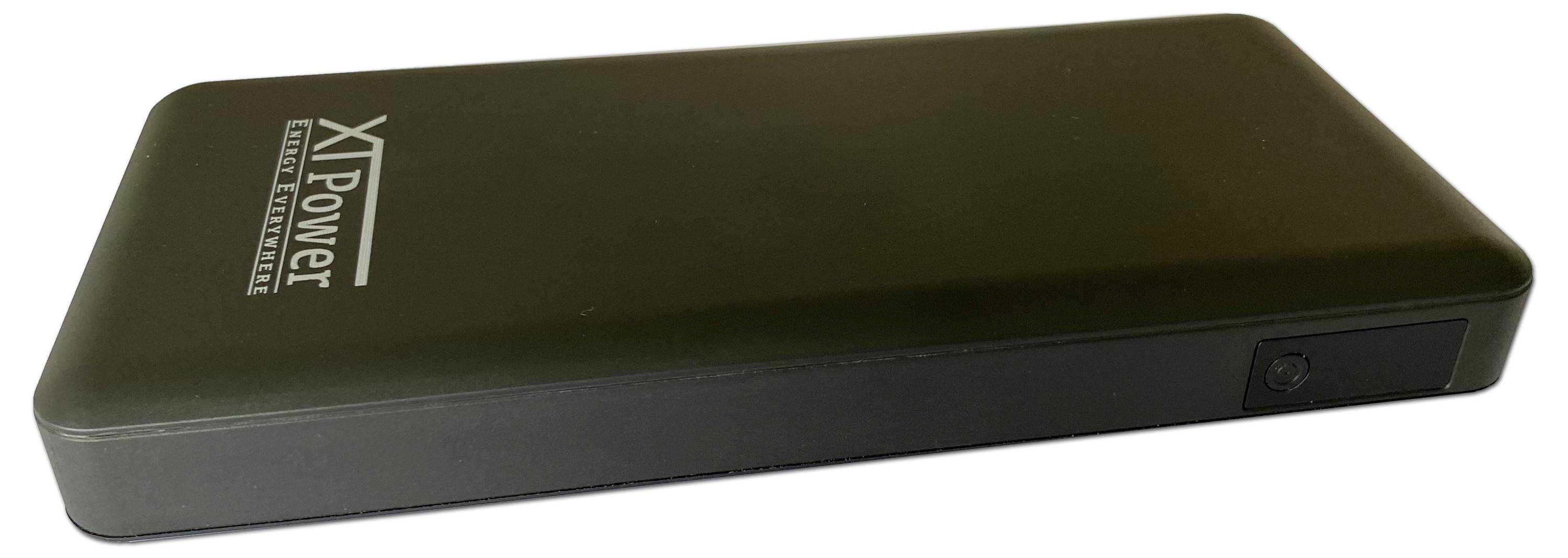 Ein flaches, rechteckiges mobiles Ladegerät mit der Marke 'XTPower' auf der Oberfläche, geeignet für unterwegs.