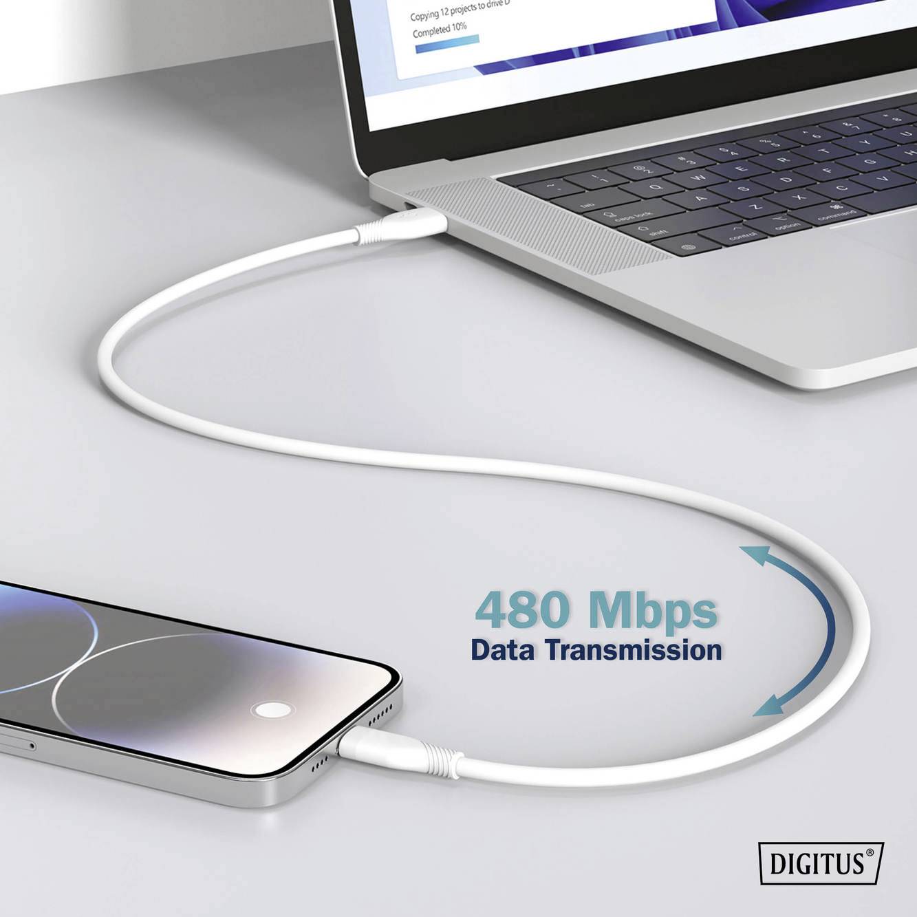 Ein Smartphone ist mit einem Laptop verbunden, zeigt '480 Mbps Data Transmission'. Bild vermittelt schnelle Datenübertragung zwischen Geräten.