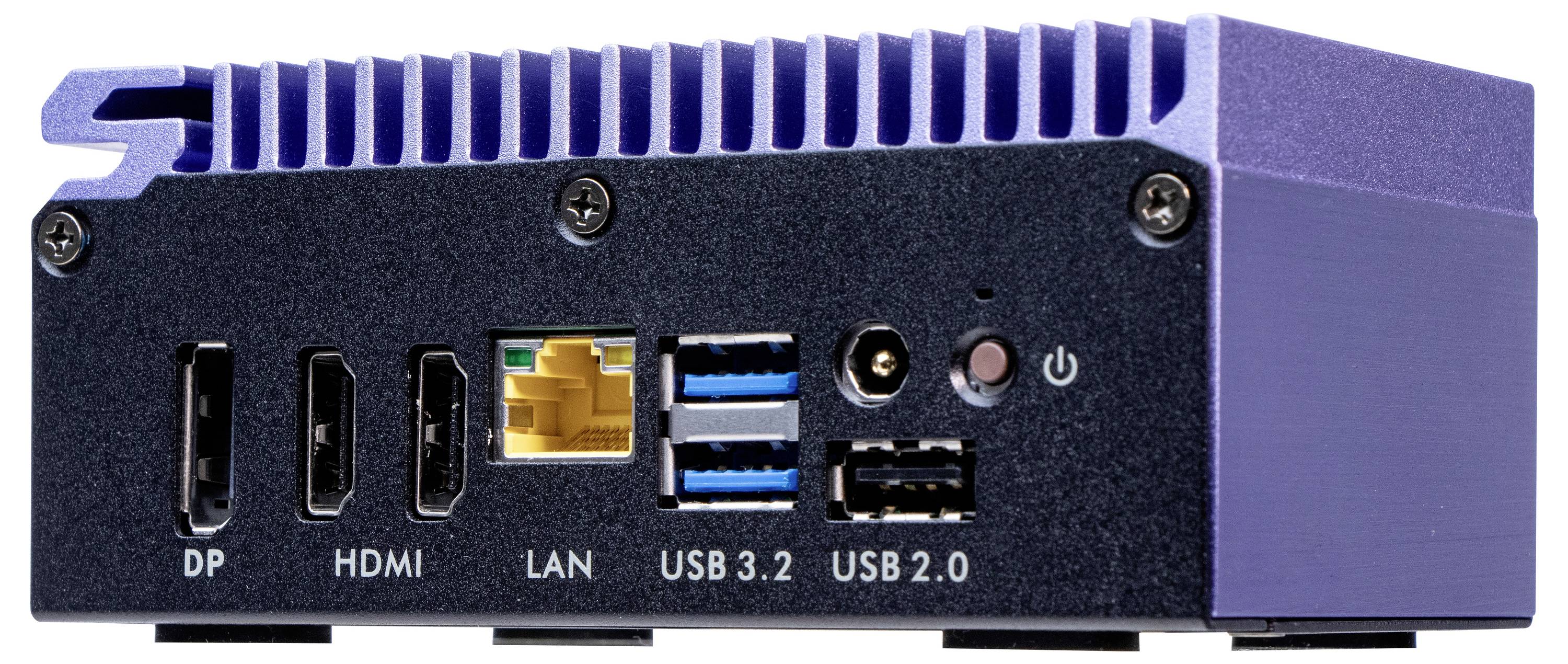 Ein kompakter, lila Mini-PC mit mehreren Anschlüssen: zwei DisplayPorts, HDMI, LAN, zwei USB 3.2, USB 2.0 und Netzschalter.