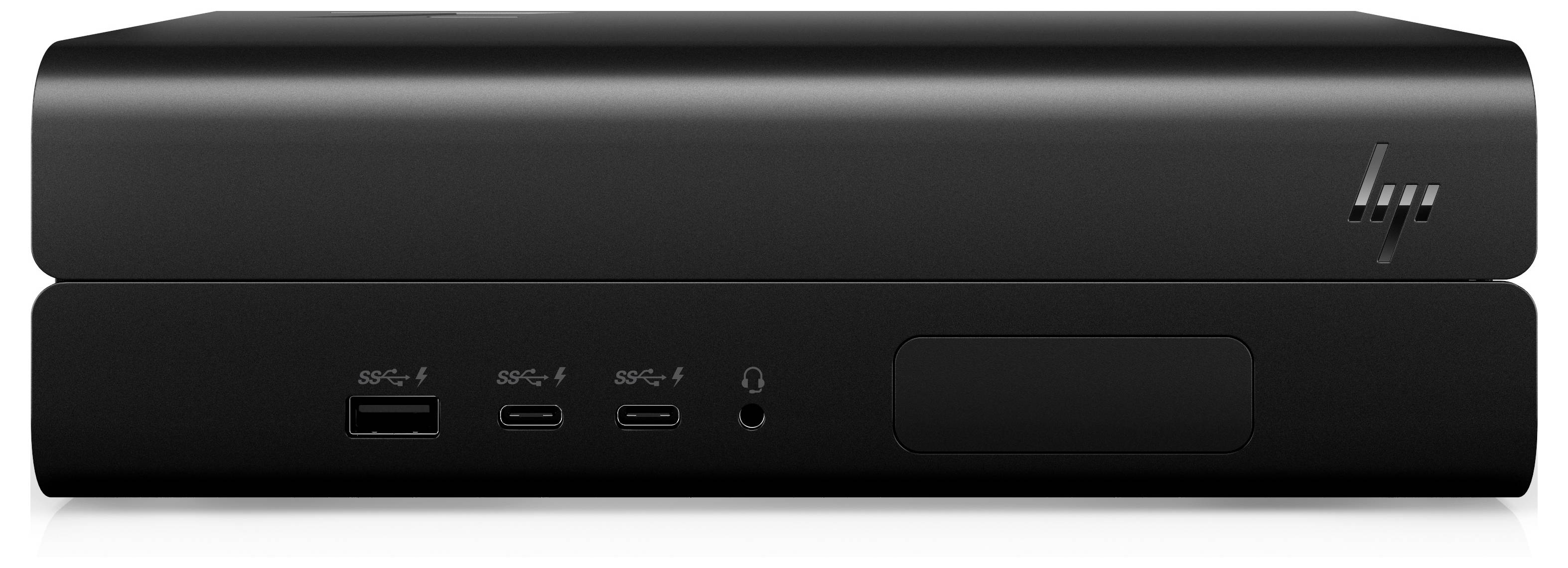 Schwarzer Mini-PC mit Ports an der Vorderseite, darunter USB-Anschlüsse, ein Kopfhöreranschluss und ein Markenlogo oben rechts.