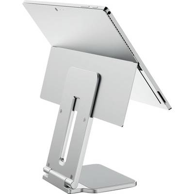 Ein silberner Tablet-Ständer hält ein Tablet schräg nach hinten geneigt. Der Ständer hat eine verstellbare Halterung.