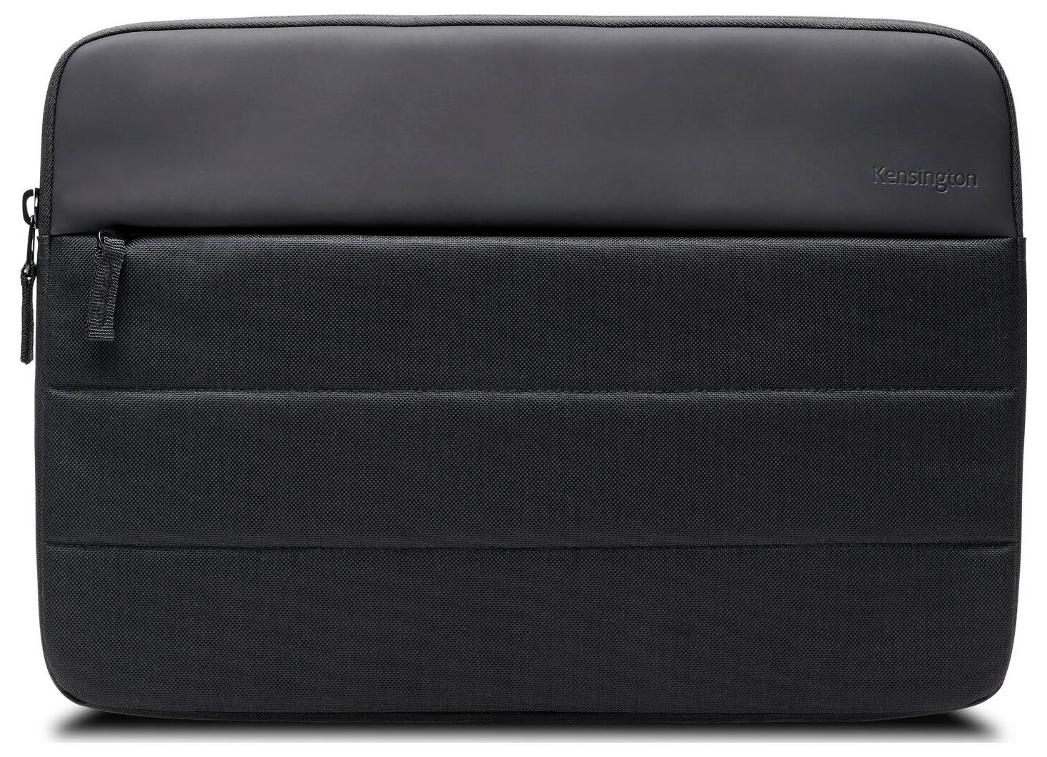 Schwarze Laptoptasche mit Reißverschluss oben und einer Fronttasche. Ideal zum sicheren Transport von Laptops und Zubehör.