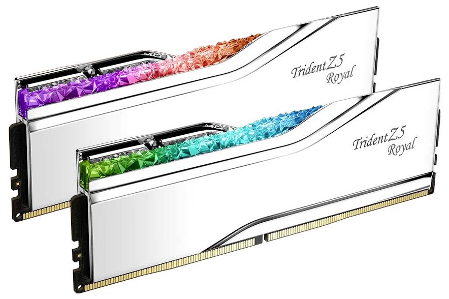 Zwei RAM-Module mit silbernem Kühlkörper und RGB-Beleuchtung in verschiedenen Farben. Aufschrift: 'Trident Z5 Royal'.
