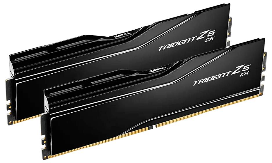 Zwei schwarze RAM-Module der Marke 'Trident Z5' von G.Skill, nebeneinander liegend.
