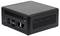 Ein kompakter, schwarzer Mini-PC mit mehreren Anschlüssen auf der Vorderseite, einschließlich HDMI und Ethernet, steht auf einem Tisch.