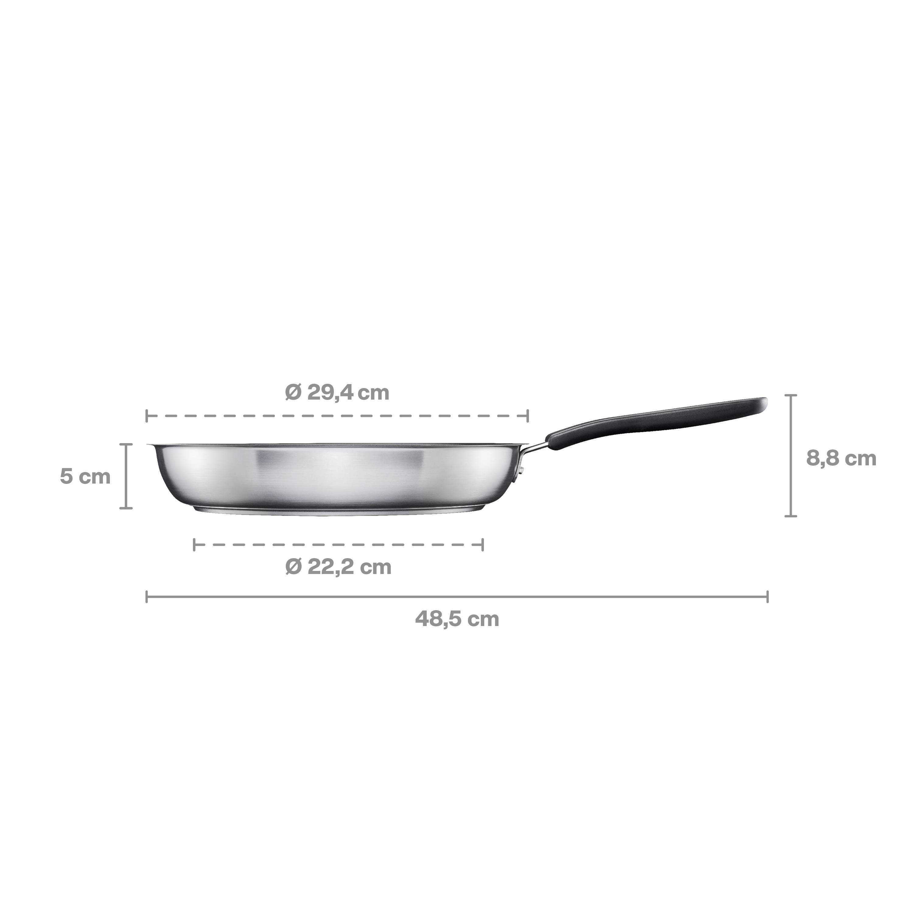 Seitenansicht einer Edelstahlpfanne mit Griff, Maße: Gesamtlänge 48,5 cm, Durchmesser oben 29,4 cm, Durchmesser Boden 22,2 cm, Höhe 8,8 cm.