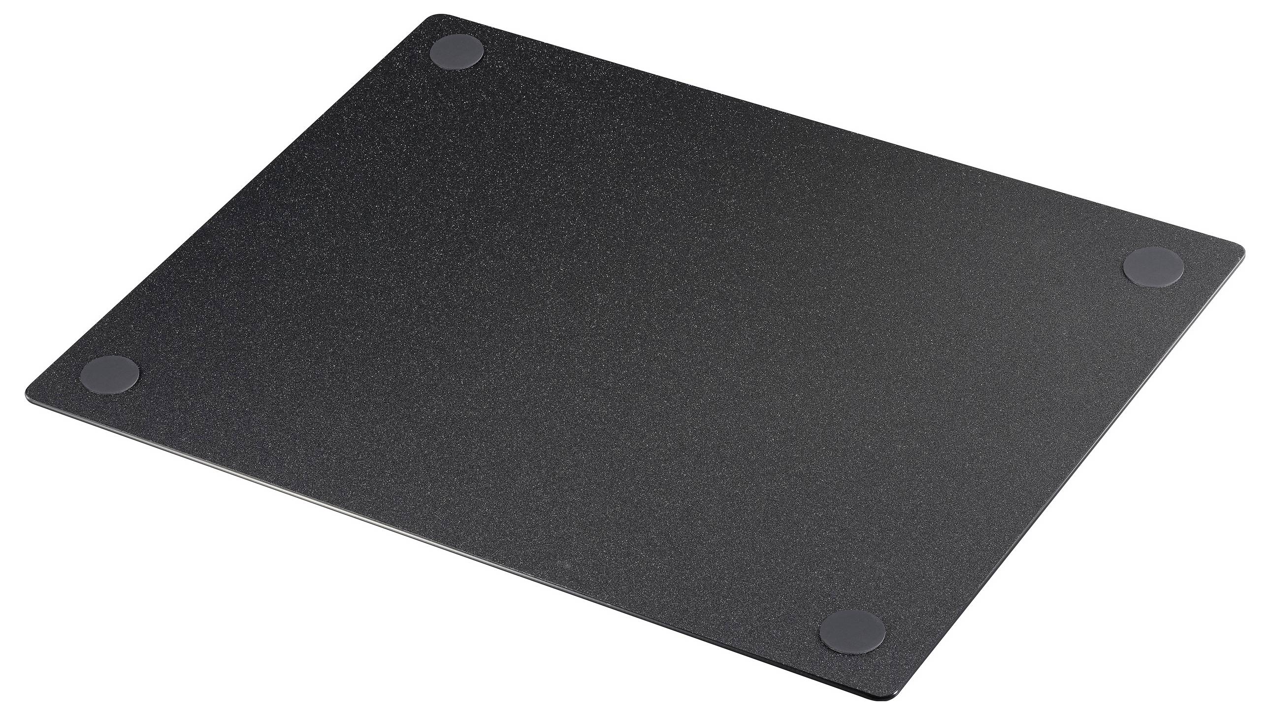 Eine schwarze, rechteckige Matte mit abgerundeten Ecken und vier runden, rutschhemmenden Füßen an den Ecken.