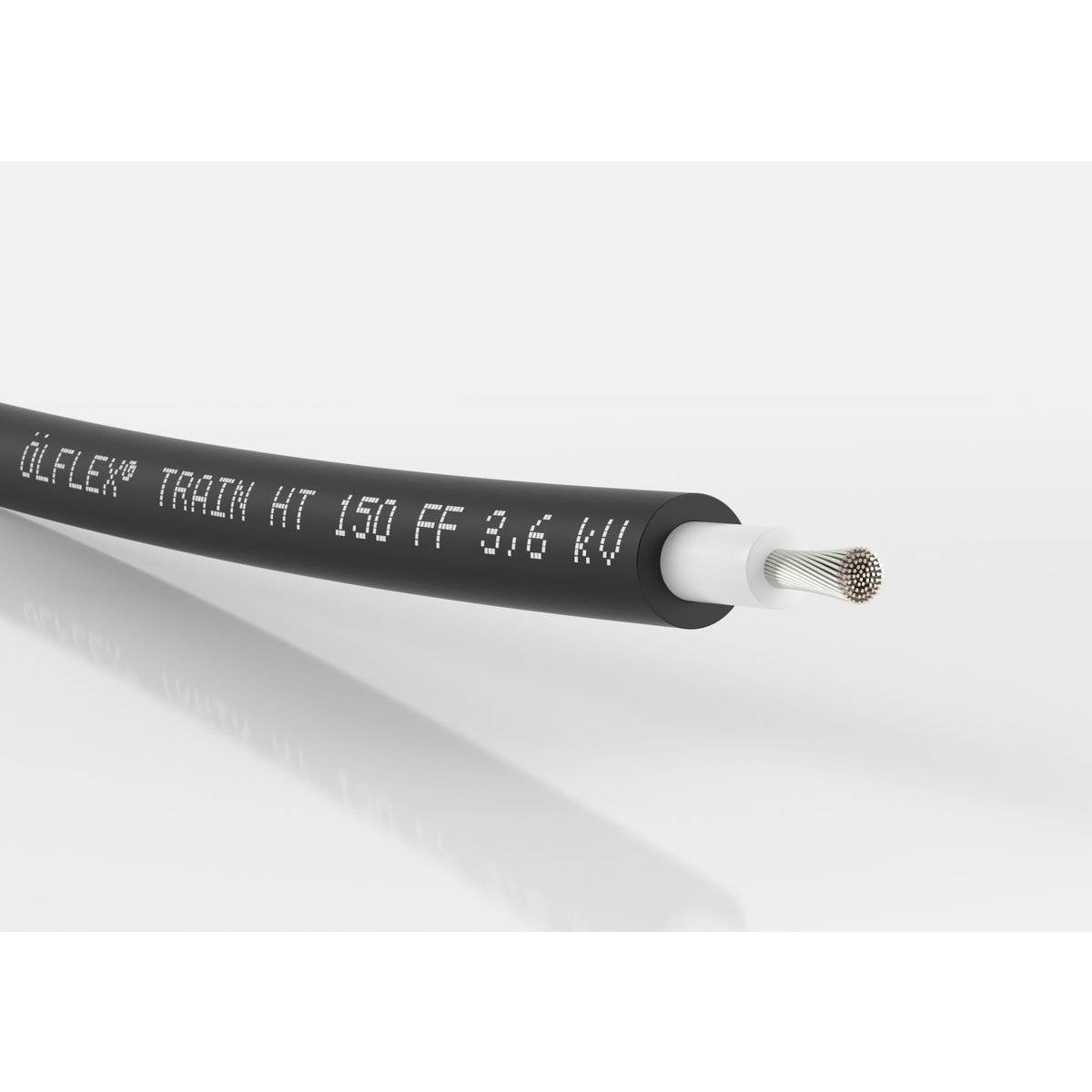 Schwarzes Kabel mit der Aufschrift 'ÖLFLEX TRAIN HT 150 FF 3,6 KV', aus Metallfasern bestehend, auf hellem Hintergrund.