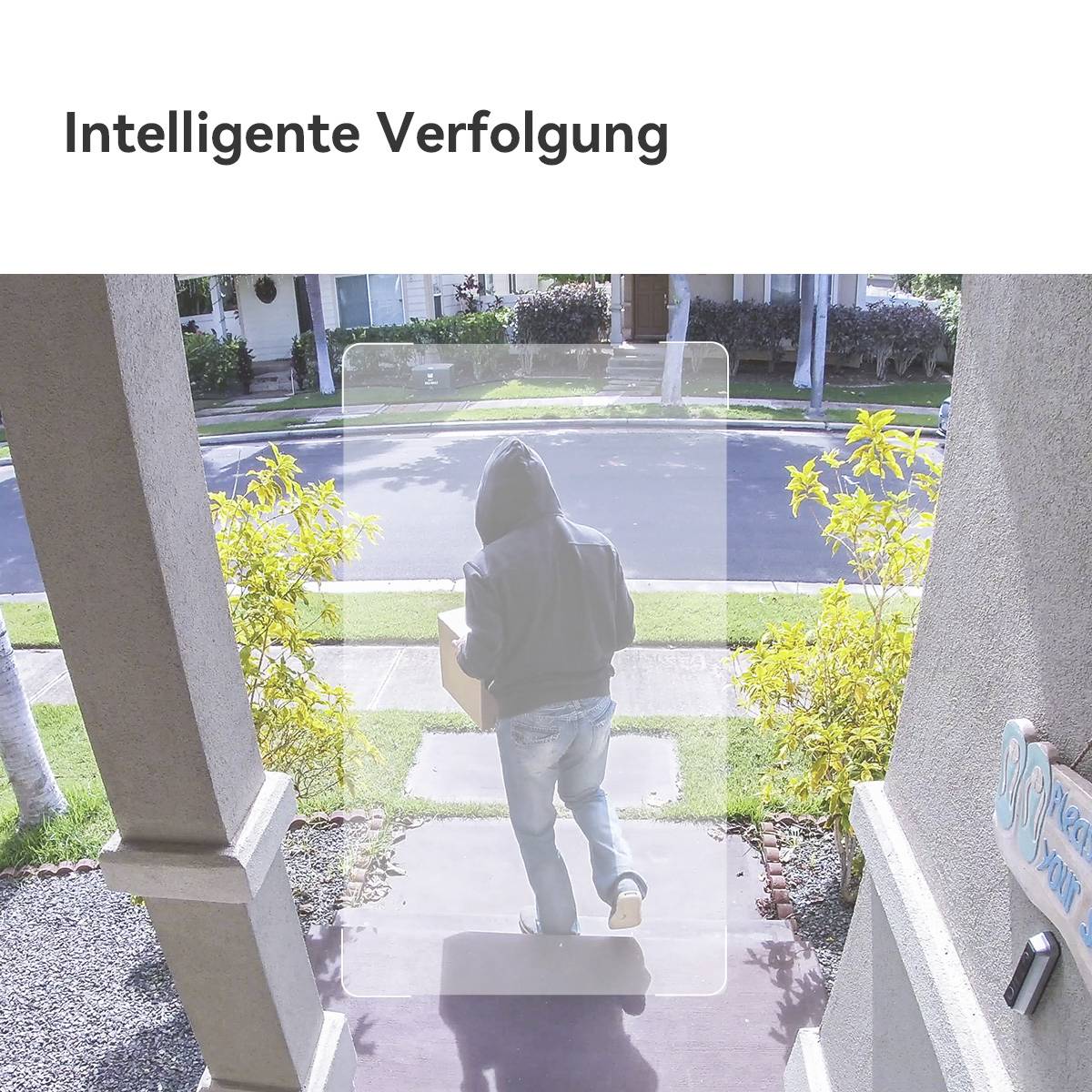 Person geht an Tür vorbei, von Kamera aufgezeichnet mit Text 'Intelligente Verfolgung'. Wohngebiet im Hintergrund.