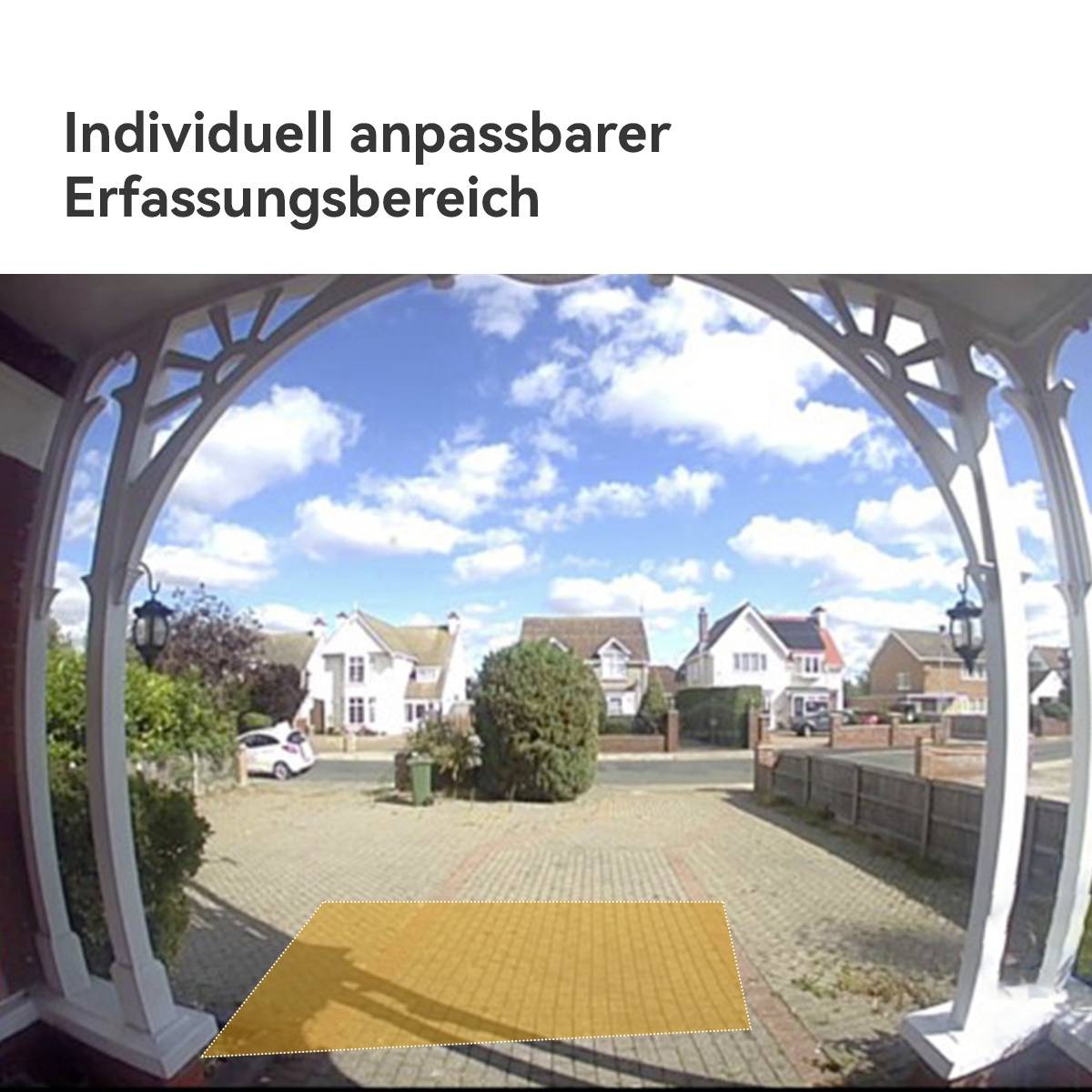 Blick durch ein Torbogen auf eine ruhige Wohnstraße mit blauem Himmel. Text oben: 'Individuell anpassbarer Erfassungsbereich'.