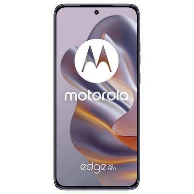 Smartphone mit Motorolas 'M'-Logo und 'motorola'-Schriftzug auf dem Bildschirm, darunter der Text 'edge 50 neo'. Elegantes Hintergrunddesign.