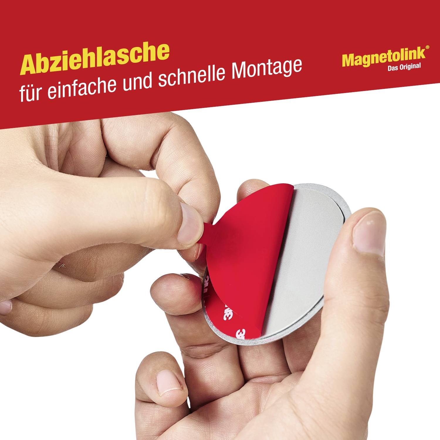 Eine Hand zieht eine rote Folie von einem runden, metallischen Klebepad mit dem Text 'Abziehlasche' und 'Magnetolink'.
