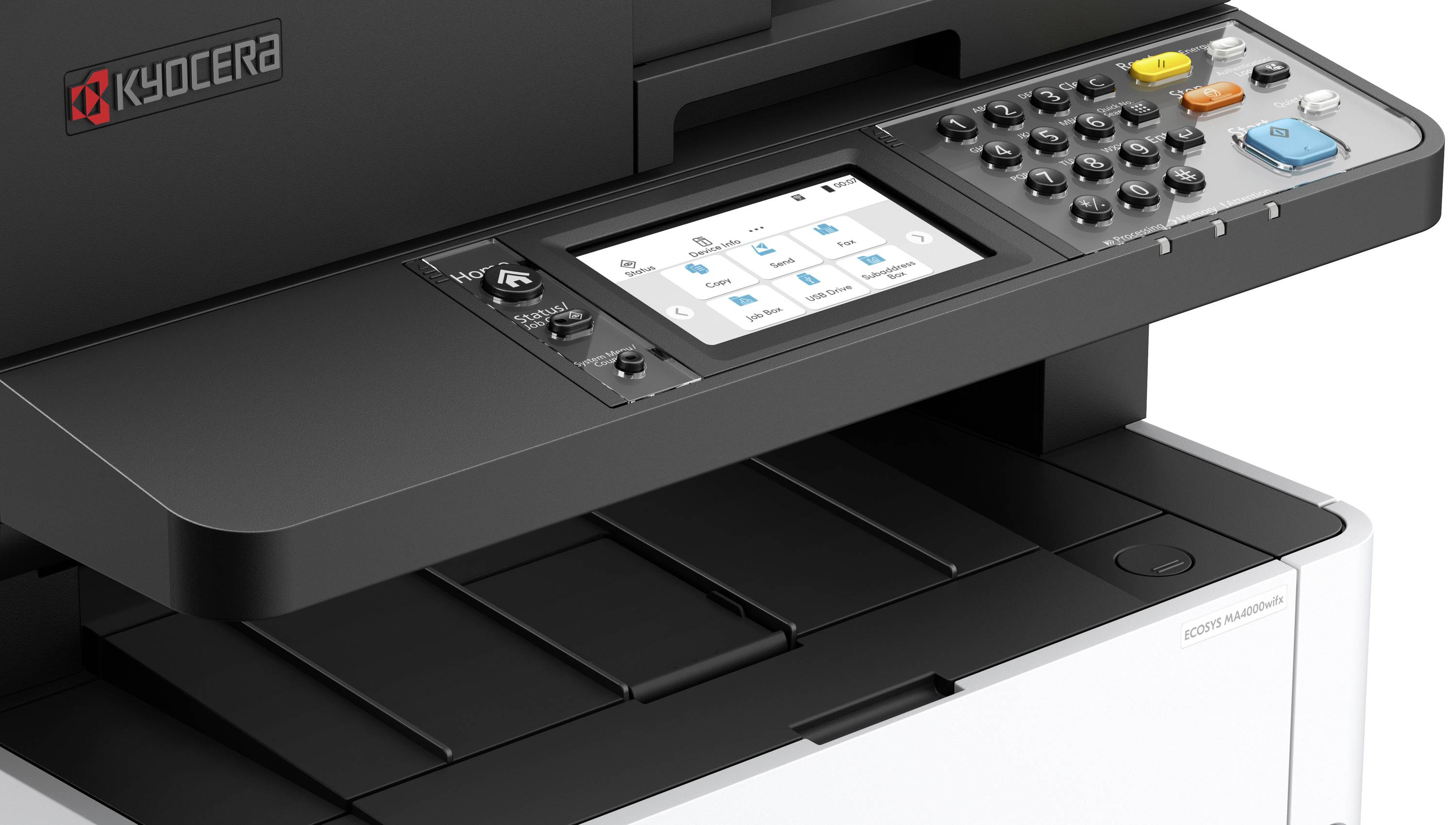 Kyocera-Drucker mit Bedienfeld, Tasten und Display, zeigt Optionen wie Kopieren und Scannen. Hauptfach unten sichtbar.