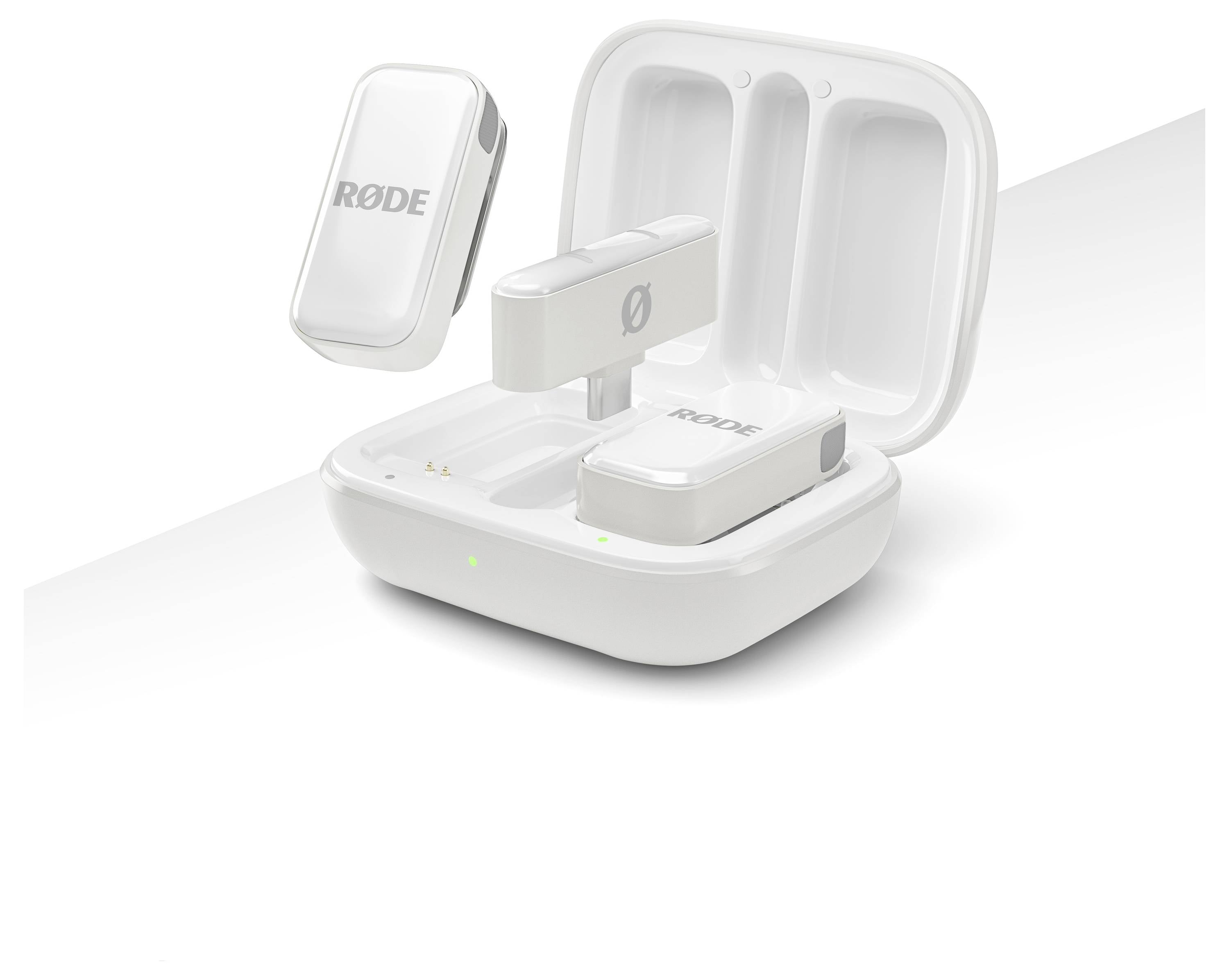 Ein kabelloses Mikrofon mit Ladecase, bestehend aus zwei Empfängern und einem Sender in einem eleganten weißen Design.