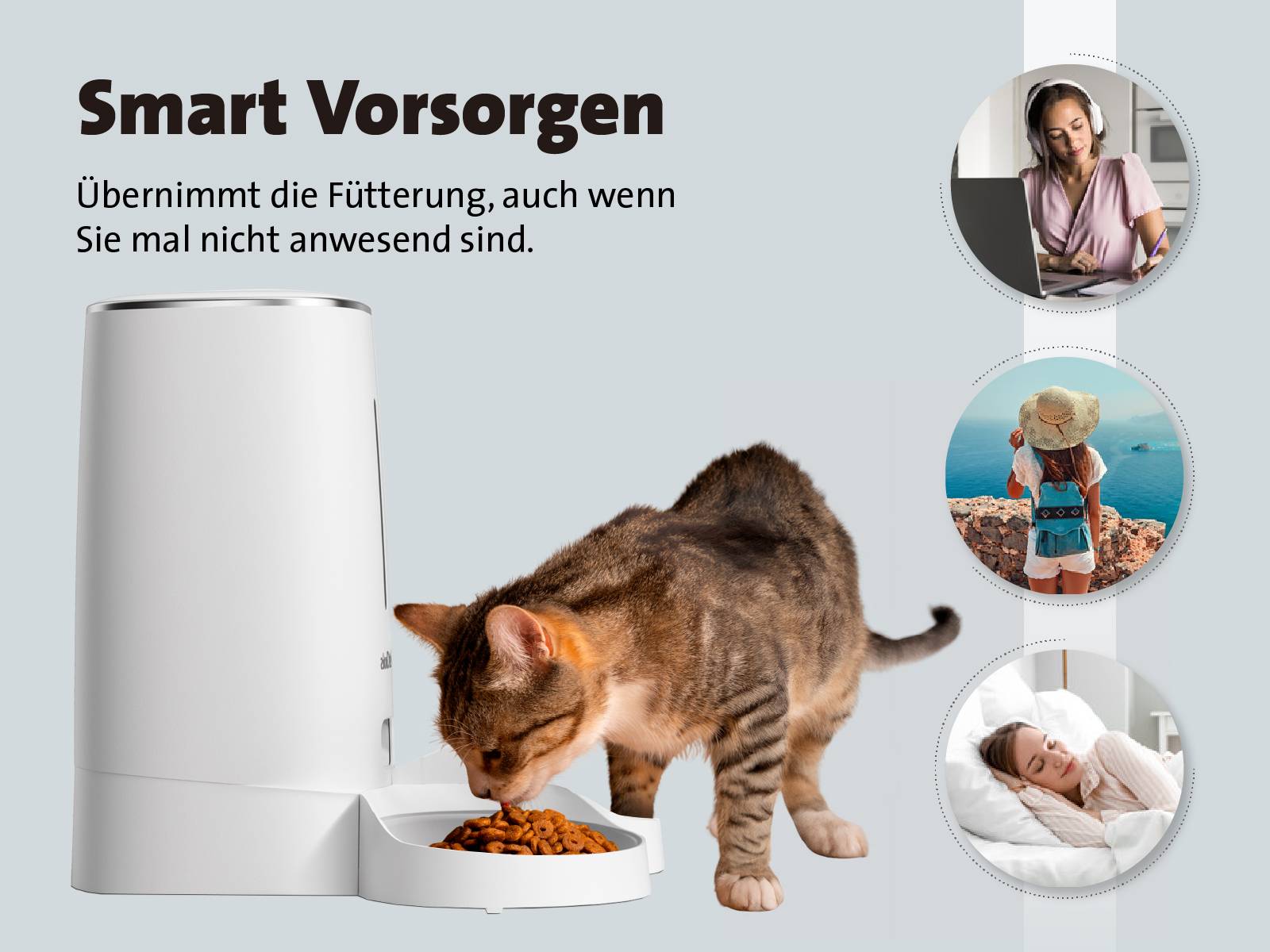 Eine Katze isst aus einem automatischen Futterspender. Rechts Bilder von einer Frau beim Online-Meeting, einem Kind auf Reisen und einer schlafenden Person. Text: 'Smart Vorsorgen'.