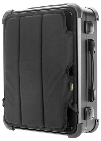 Schwarzer Hartschalenkoffer, aufrecht stehend, mit robustem Design und seitlichem Griff. Ideal für Reisen oder Transport von Gegenständen.