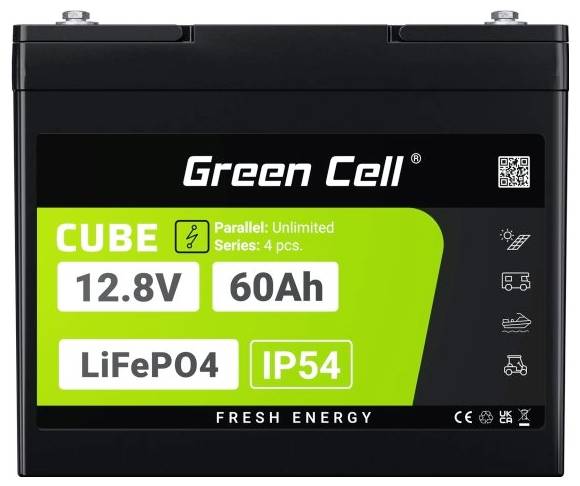 Schwarzer und grüner LiFePO4 Akku, 12,8V, 60Ah von Green Cell. IP54-Schutzklassifizierung. Etikett zeigt 'CUBE' und 'FRESH ENERGY'.