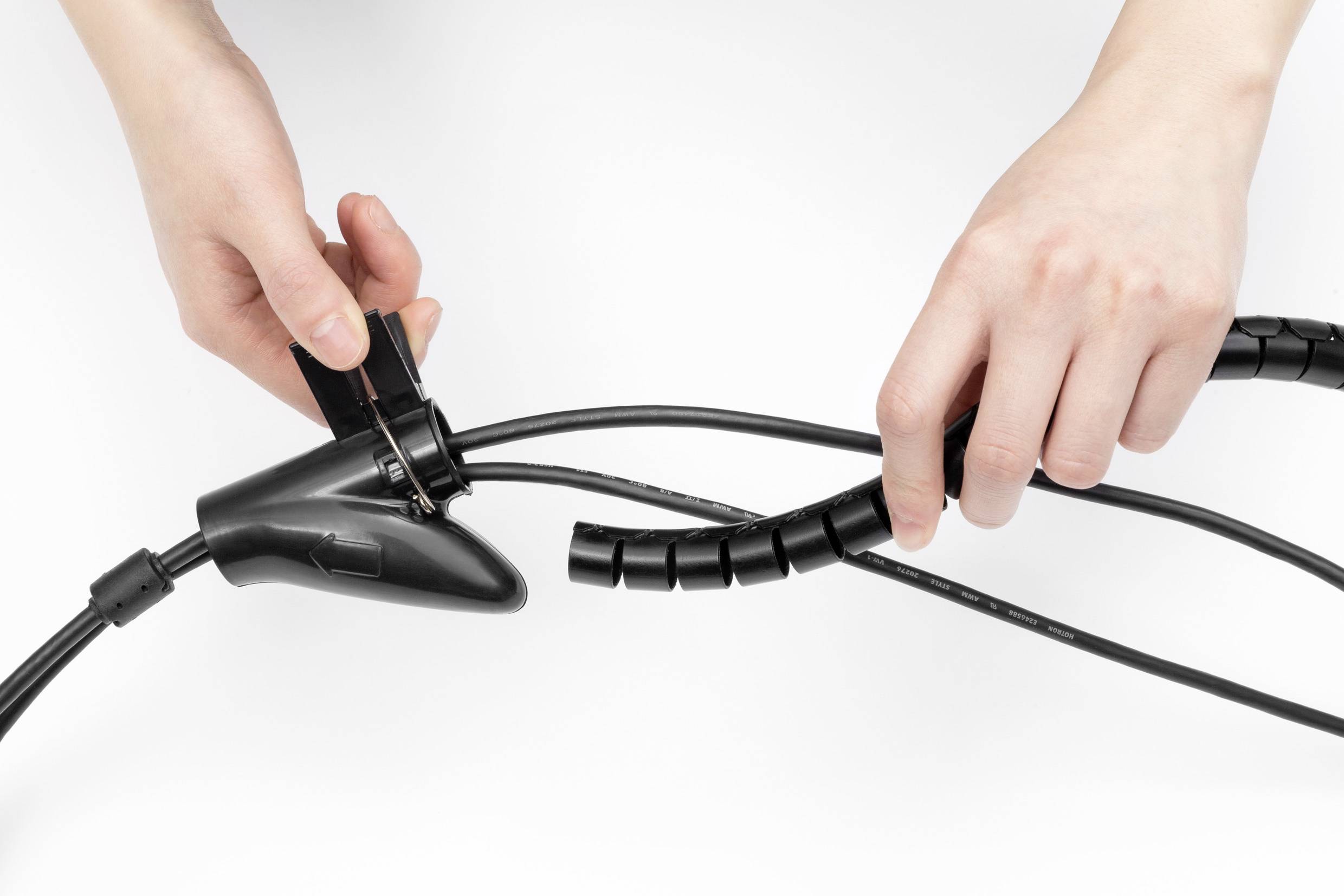 SpeaKa Professional Kabel-Bündelschlauch Polyurethan (PE) Schwarz flexibel (Ø x L) 15 mm x 1 m 1 St. SP-13402964-4