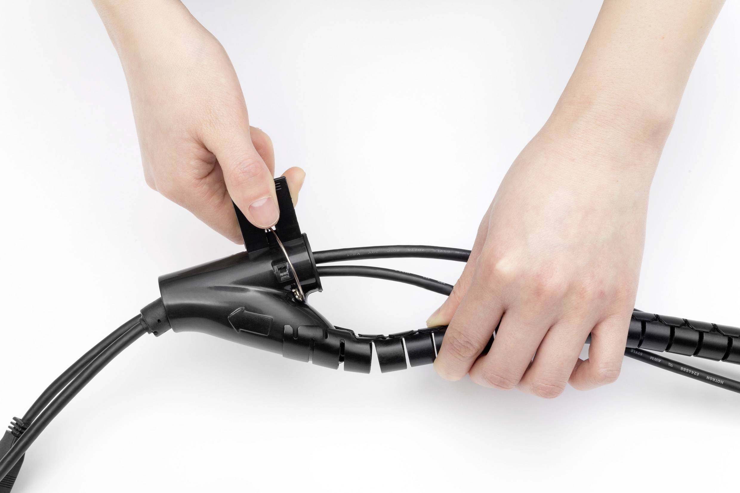 SpeaKa Professional Kabel-Bündelschlauch Polyurethan (PE) Schwarz flexibel (Ø x L) 15 mm x 1 m 1 St. SP-13402964-5