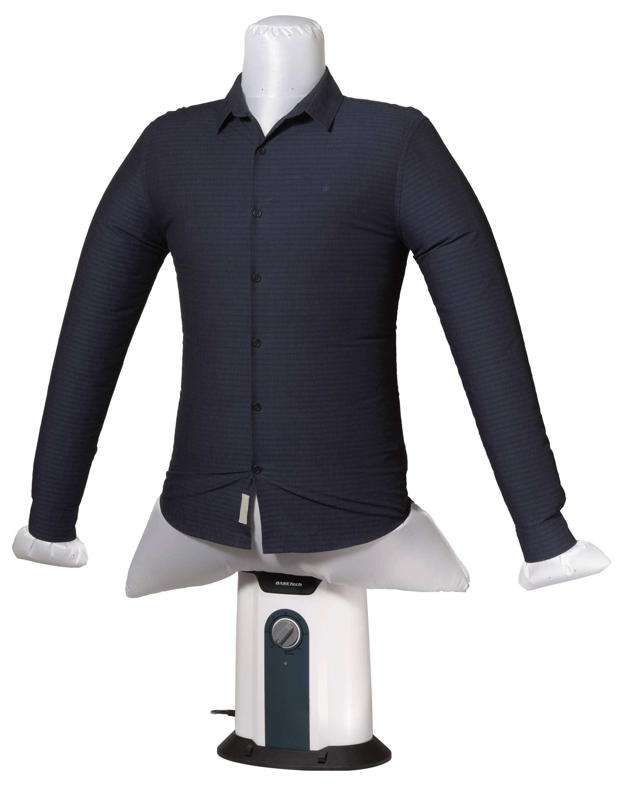 Aufblasbares Bügelgerät mit einem dunkelblauen Hemd. Hemd wird geglättet und getrocknet durch Luftzufuhr. Hauptgerät steht auf einer schwarzen Basis.