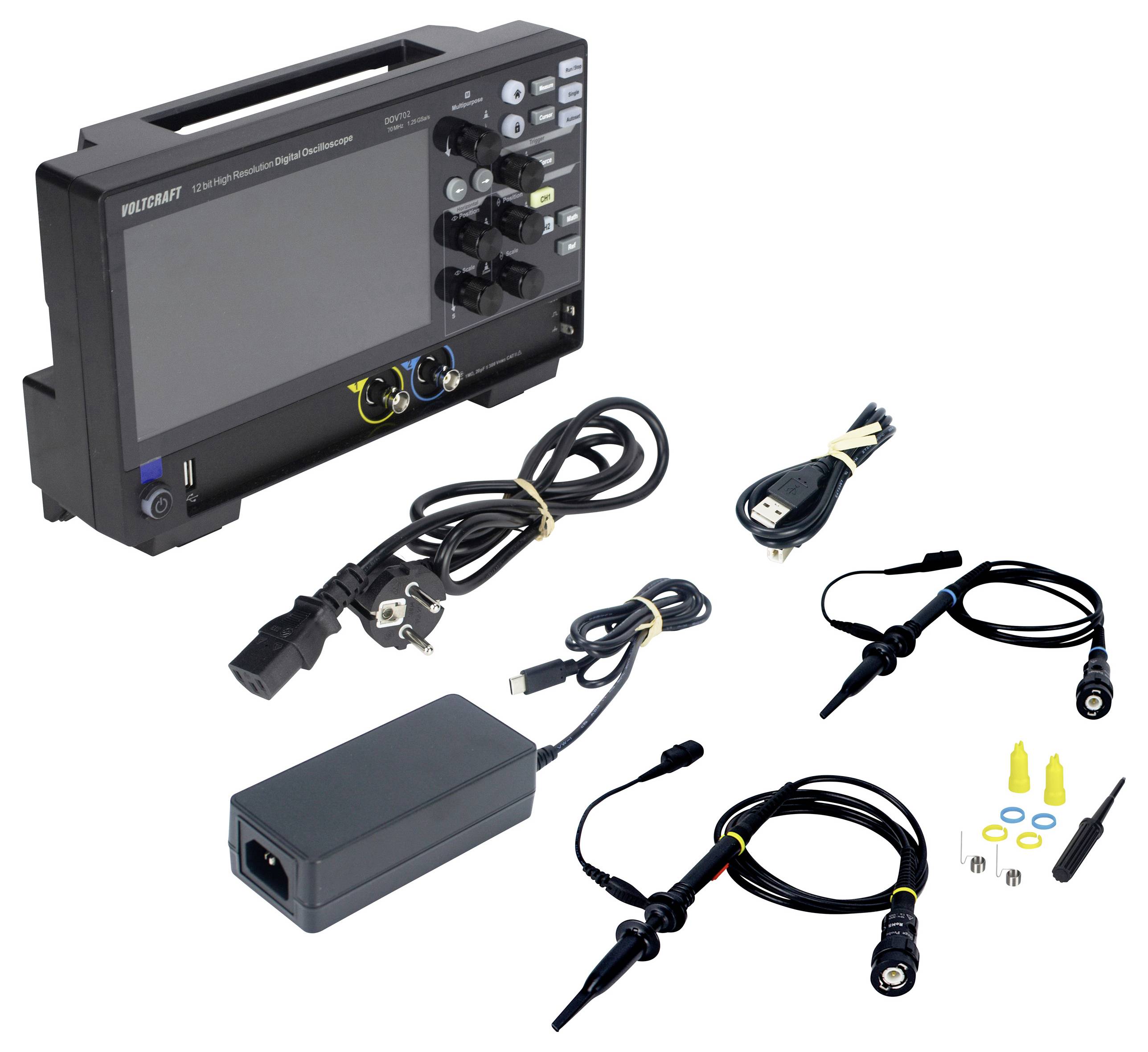 Oszilloskop mit Zubehör: Hauptgerät, Netzkabel, USB-Kabel und Messleitungen mit Krokodilklemmen.