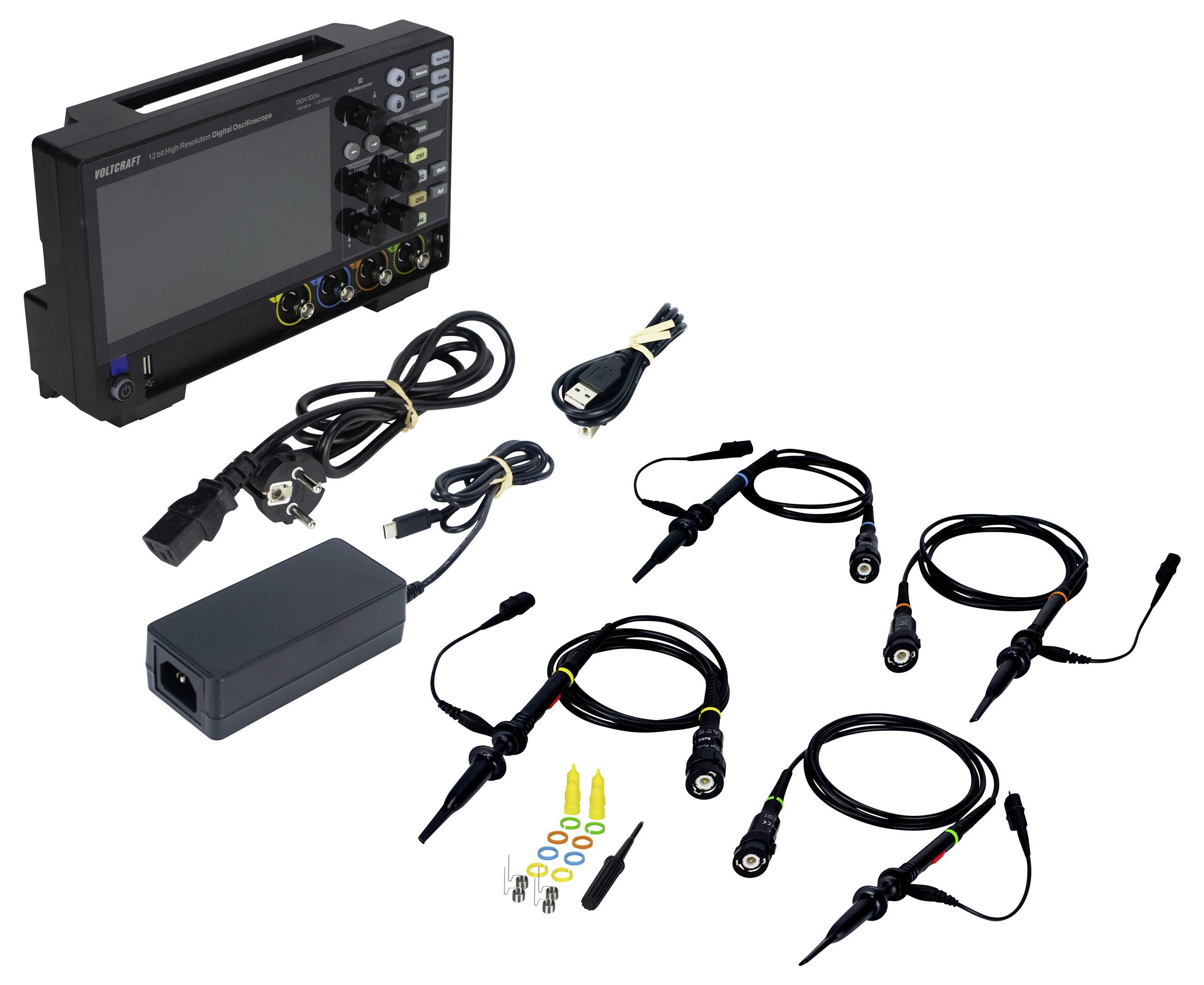 Ein Oszilloskop mit Zubehör, darunter vier Sonden, ein Netzteil, mehrere Kabel und Adapterringe.