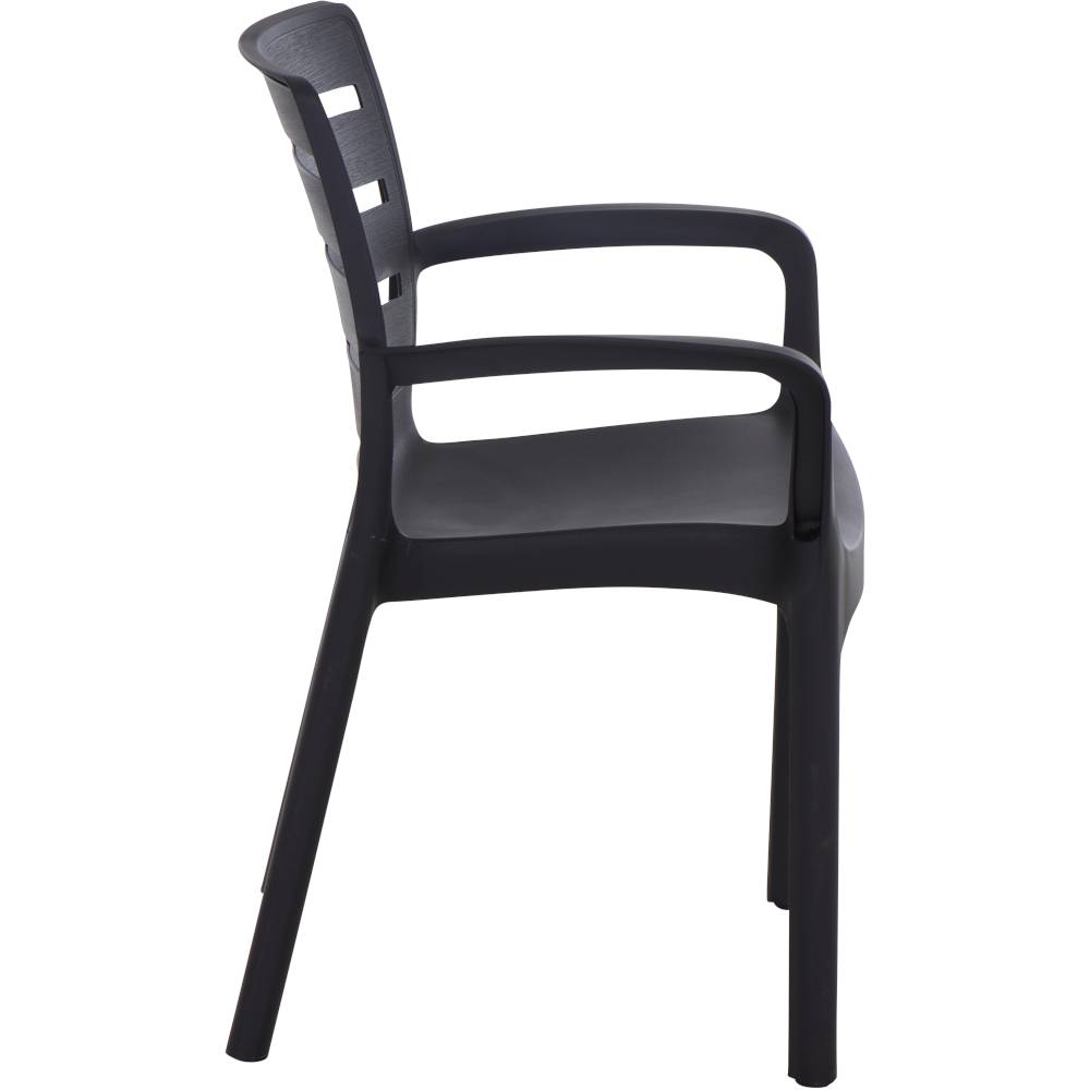 Ein moderner schwarzer Stuhl aus Kunststoff mit Armlehnen und einer offenen Rückenlehne, seitlich abgebildet.