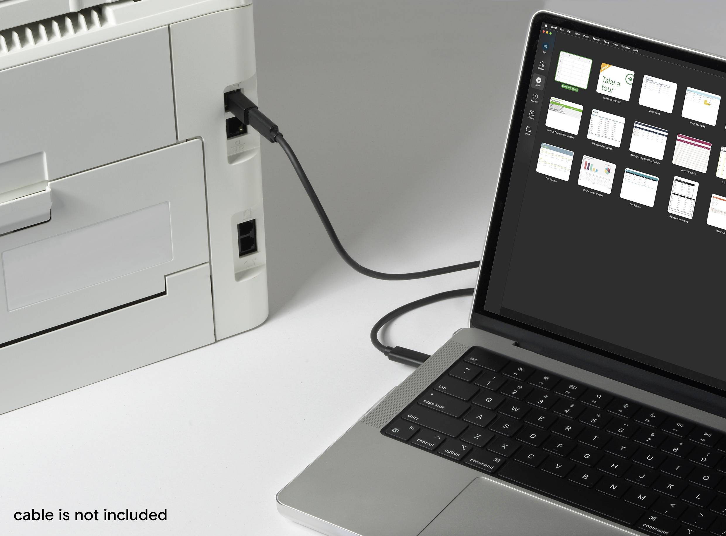 Ein Laptop ist mit einem Drucker verbunden. Auf dem Bildschirm sind mehrere geöffnete Dokumente zu sehen. Text: 'cable is not included'.