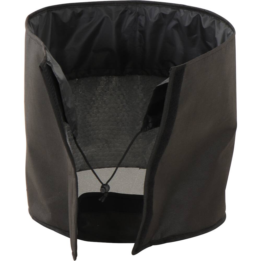 Schwarze, zylindrische Tasche mit offenem, schmalem Fach vorne und Kordelzug oben. Dient zur Aufbewahrung oder Transport.