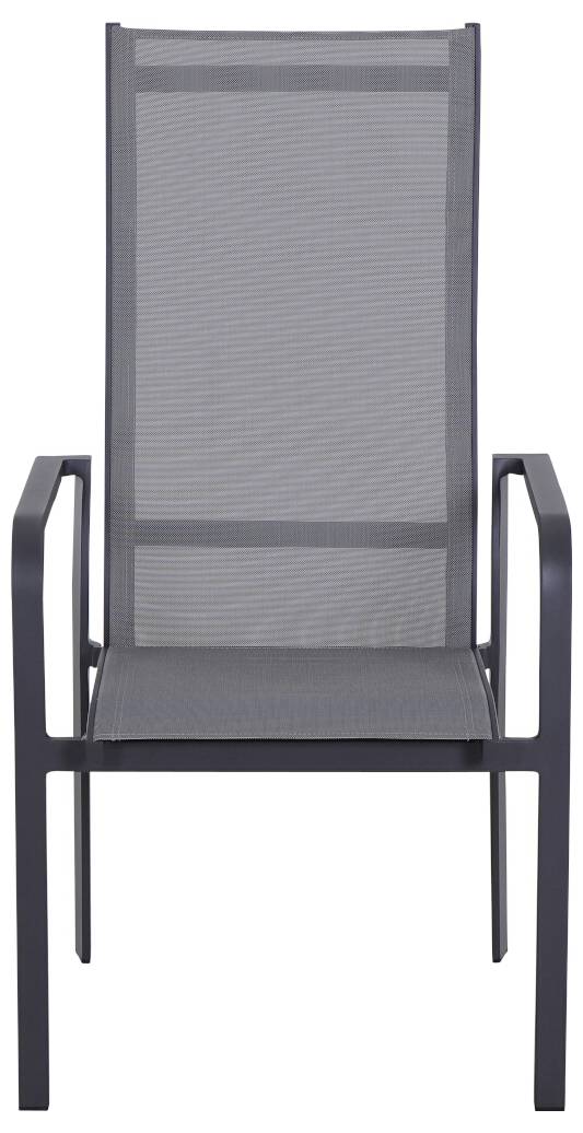 Ein grauer Gartenstuhl mit hohem, gerade geschnittenem Rücken und Armlehnen. Der Rahmen ist aus Metall, und der Sitz besteht aus Textilgewebe.