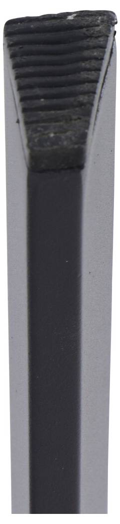 Nahaufnahme einer dunklen Metallklinge mit einer geriffelten Oberseite, möglicherweise Teil eines Werkzeugs oder Maschinenbauteils.