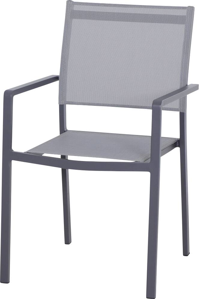 Ein moderner, grauer Metallstuhl mit Armlehnen und einer Sitzfläche aus Mesh-Gewebe. Ideal für den Innen- und Außenbereich.