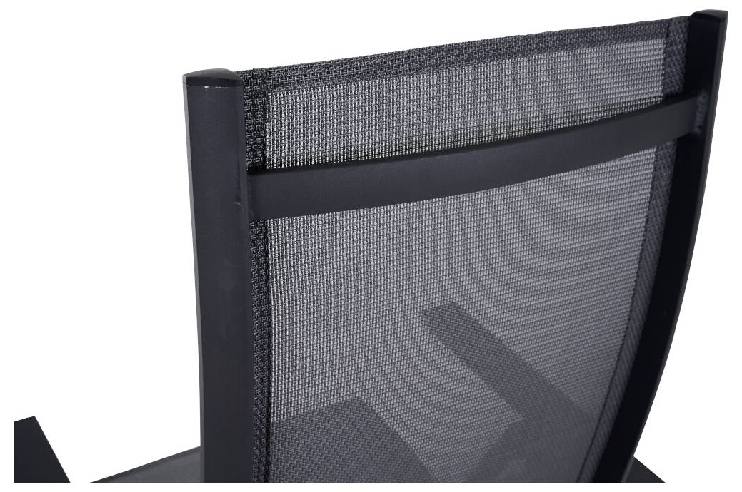 Ein schwarzer Stuhl mit Netzrücken, aufgenommen von hinten. Der Rahmen ist robust und schlicht gestaltet, ideal für modernes Bürodesign.