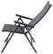 Seitenansicht eines zusammenklappbaren schwarzen Stuhls mit Stoffbespannung, geeignet für den Außenbereich oder Camping.