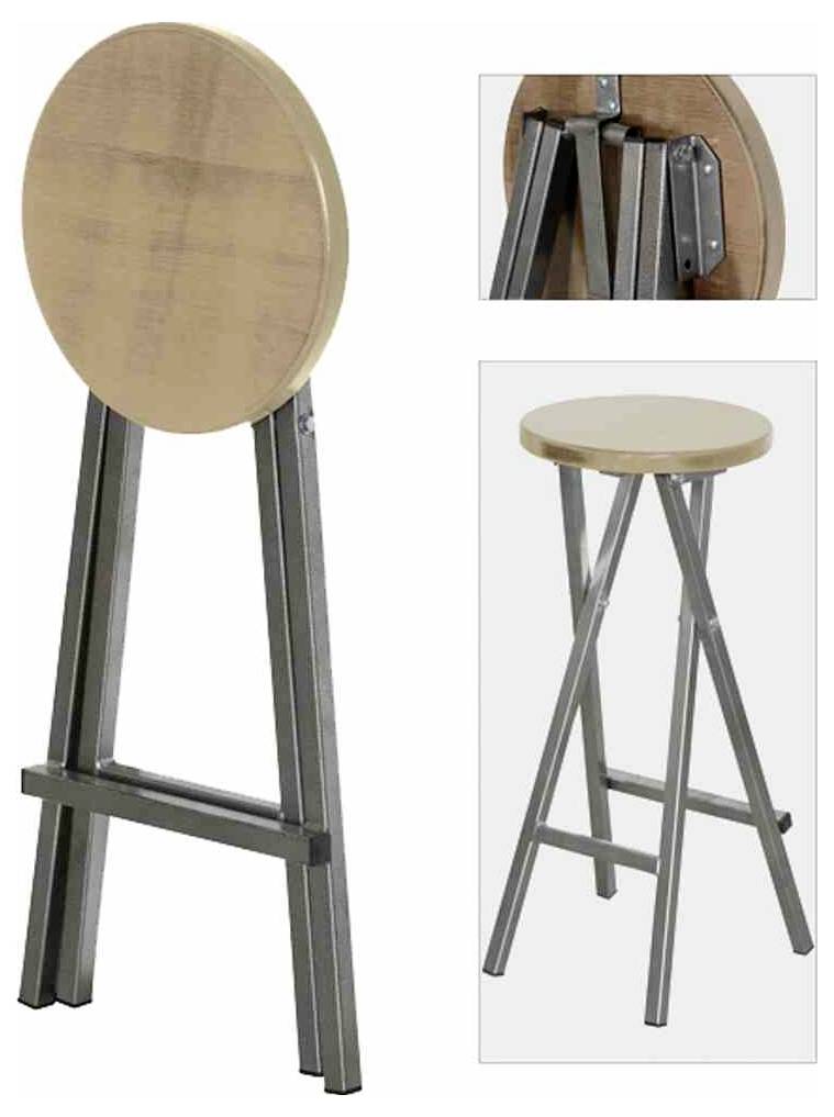 Holz- und Metall-Barhocker, klappbares Design, zeigt robuste Stahlbeine und eine runde Sitzfläche aus Holz. Ideal für platzsparende Aufbewahrung.