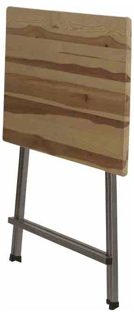 Ein zusammenklappbarer Holztisch mit Metallbeinen in aufrechter Position, geeignet für platzsparende Aufbewahrung in kleinen Räumen.